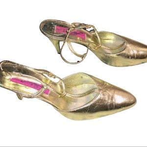 ✨HP Vintage Bloomingdales Gold Leather T-Strap Pumps ✨
